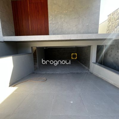 Casa com 230m², 3 quartos (sendo 3 suítes), 2 garagens, no bairro Campeche em Florianópolis