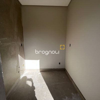 Casa com 230m², 3 quartos (sendo 3 suítes), 2 garagens, no bairro Campeche em Florianópolis