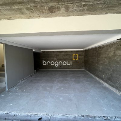 Casa com 231m², 3 quartos (sendo 3 suítes), 4 garagens, no bairro Campeche em Florianópolis