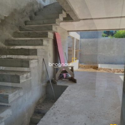 Casa com 231m², 3 quartos (sendo 3 suítes), 2 garagens, no bairro Campeche em Florianópolis