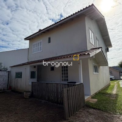Casa com 222m², 9 quartos (sendo 1 suíte), 4 garagens, no bairro Canasvieiras em Florianópolis