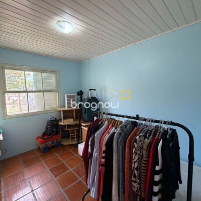 Casa com 222m², 9 quartos (sendo 1 suíte), 4 garagens, no bairro Canasvieiras em Florianópolis