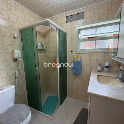 Casa com 222m², 9 quartos (sendo 1 suíte), 4 garagens, no bairro Canasvieiras em Florianópolis