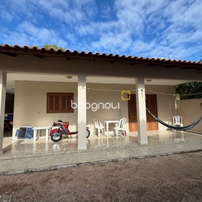 Casa com 222m², 9 quartos (sendo 1 suíte), 4 garagens, no bairro Canasvieiras em Florianópolis