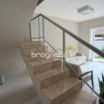 Casa com 222m², 9 quartos (sendo 1 suíte), 4 garagens, no bairro Canasvieiras em Florianópolis