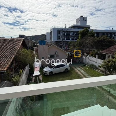 Casa com 222m², 9 quartos (sendo 1 suíte), 4 garagens, no bairro Canasvieiras em Florianópolis
