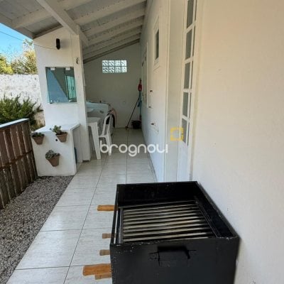 Casa com 222m², 9 quartos (sendo 1 suíte), 4 garagens, no bairro Canasvieiras em Florianópolis