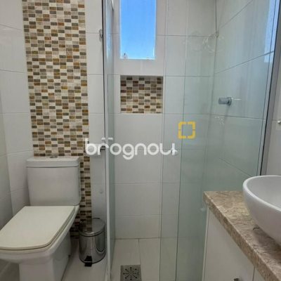 Casa com 222m², 9 quartos (sendo 1 suíte), 4 garagens, no bairro Canasvieiras em Florianópolis