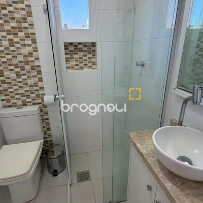Casa com 222m², 9 quartos (sendo 1 suíte), 4 garagens, no bairro Canasvieiras em Florianópolis