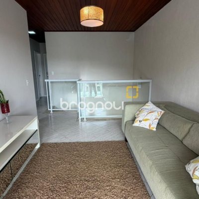 Casa com 222m², 9 quartos (sendo 1 suíte), 4 garagens, no bairro Canasvieiras em Florianópolis