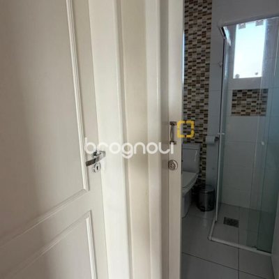 Casa com 222m², 9 quartos (sendo 1 suíte), 4 garagens, no bairro Canasvieiras em Florianópolis