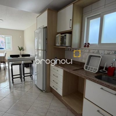 Casa com 222m², 9 quartos (sendo 1 suíte), 4 garagens, no bairro Canasvieiras em Florianópolis