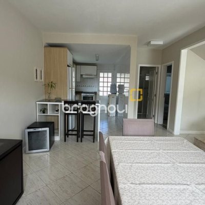 Casa com 222m², 9 quartos (sendo 1 suíte), 4 garagens, no bairro Canasvieiras em Florianópolis