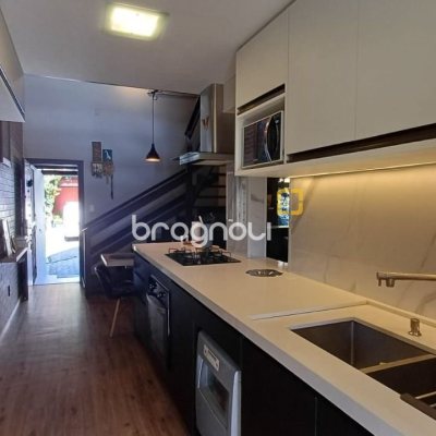 Casa de Condomínio com 148m², 2 quartos (sendo 1 suíte), 2 garagens, no bairro Santo Antônio de Lisboa em Florianópolis