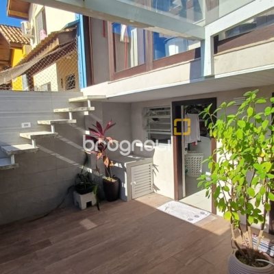 Casa de Condomínio com 148m², 2 quartos (sendo 1 suíte), 2 garagens, no bairro Santo Antônio de Lisboa em Florianópolis