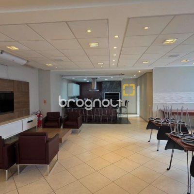 Apartamento com 71m², 2 quartos (sendo 1 suíte), 1 garagem, no bairro Trindade em Florianópolis