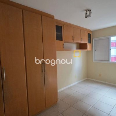 Apartamento com 71m², 2 quartos (sendo 1 suíte), 1 garagem, no bairro Trindade em Florianópolis