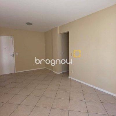 Apartamento com 71m², 2 quartos (sendo 1 suíte), 1 garagem, no bairro Trindade em Florianópolis