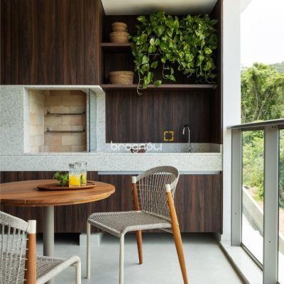 Apartamento com 76m², 2 quartos (sendo 1 suíte), 1 garagem, no bairro Cacupé em Florianópolis
