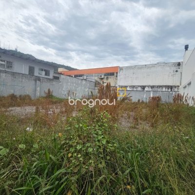 Terreno com 396m², no bairro Trindade em Florianópolis