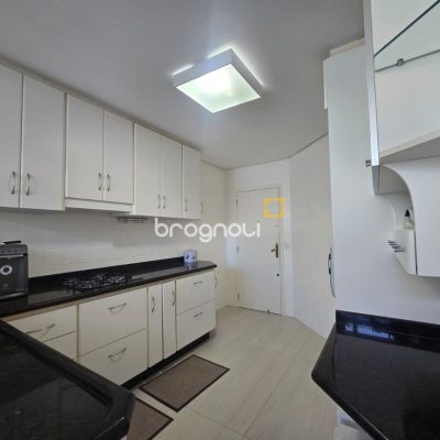 Apartamento com 125m², 3 quartos (sendo 1 suíte), 1 garagem, no bairro Centro em Florianópolis