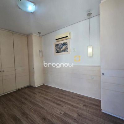 Apartamento com 125m², 3 quartos (sendo 1 suíte), 1 garagem, no bairro Centro em Florianópolis