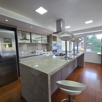 Apartamento com 125m², 3 quartos (sendo 1 suíte), 1 garagem, no bairro Centro em Florianópolis