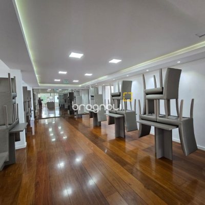 Apartamento com 125m², 3 quartos (sendo 1 suíte), 1 garagem, no bairro Centro em Florianópolis