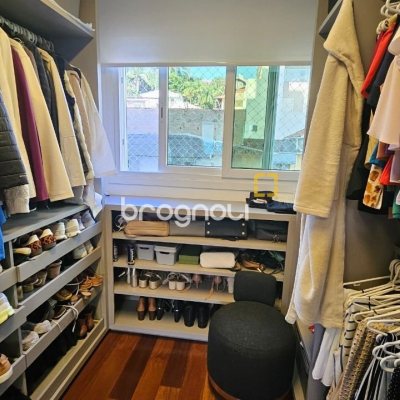 Apartamento com 129m², 3 quartos (sendo 2 suítes), 2 garagens, no bairro Beira Mar Norte em Florianópolis