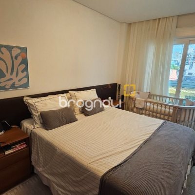Apartamento com 129m², 3 quartos (sendo 2 suítes), 2 garagens, no bairro Beira Mar Norte em Florianópolis