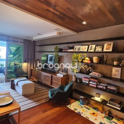 Apartamento com 129m², 3 quartos (sendo 2 suítes), 2 garagens, no bairro Beira Mar Norte em Florianópolis