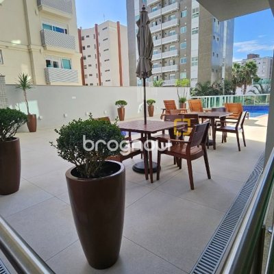 Apartamento com 129m², 3 quartos (sendo 2 suítes), 2 garagens, no bairro Beira Mar Norte em Florianópolis