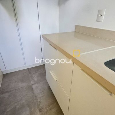 Apartamento com 129m², 3 quartos (sendo 2 suítes), 2 garagens, no bairro Beira Mar Norte em Florianópolis