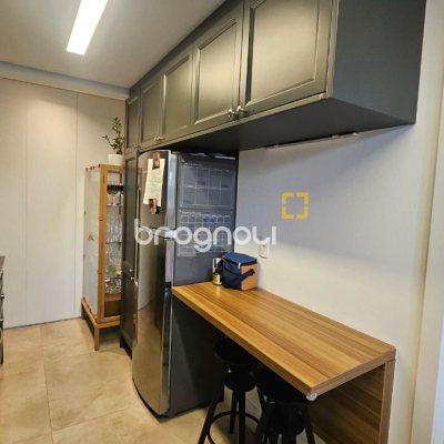 Apartamento com 129m², 3 quartos (sendo 2 suítes), 2 garagens, no bairro Beira Mar Norte em Florianópolis