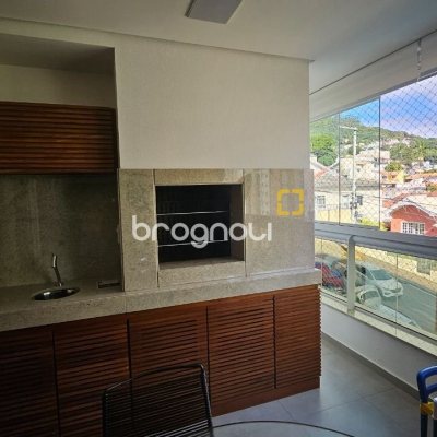 Apartamento com 129m², 3 quartos (sendo 2 suítes), 2 garagens, no bairro Beira Mar Norte em Florianópolis