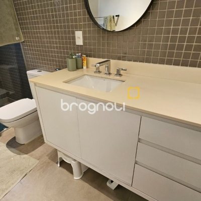 Apartamento com 129m², 3 quartos (sendo 2 suítes), 2 garagens, no bairro Beira Mar Norte em Florianópolis