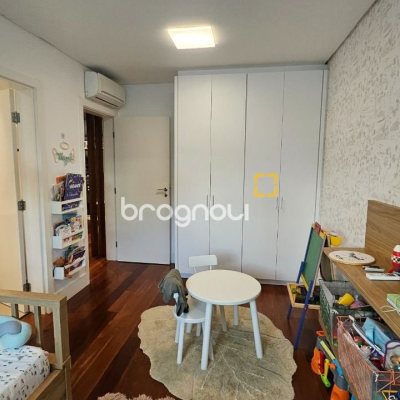 Apartamento com 129m², 3 quartos (sendo 2 suítes), 2 garagens, no bairro Beira Mar Norte em Florianópolis