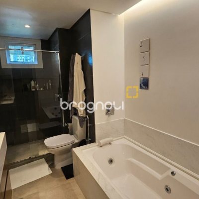 Apartamento com 129m², 3 quartos (sendo 2 suítes), 2 garagens, no bairro Beira Mar Norte em Florianópolis