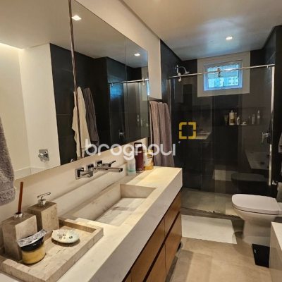 Apartamento com 129m², 3 quartos (sendo 2 suítes), 2 garagens, no bairro Beira Mar Norte em Florianópolis