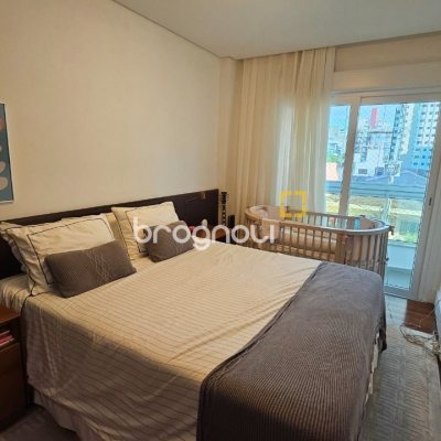 Apartamento com 129m², 3 quartos (sendo 2 suítes), 2 garagens, no bairro Beira Mar Norte em Florianópolis