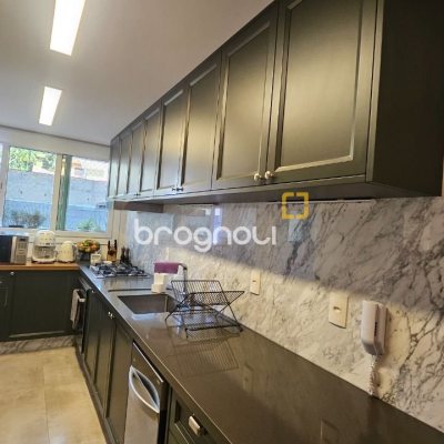 Apartamento com 129m², 3 quartos (sendo 2 suítes), 2 garagens, no bairro Beira Mar Norte em Florianópolis