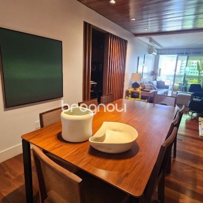 Apartamento com 129m², 3 quartos (sendo 2 suítes), 2 garagens, no bairro Beira Mar Norte em Florianópolis