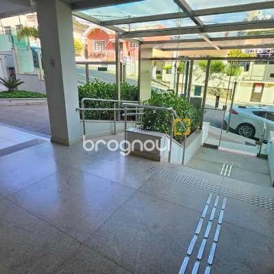 Apartamento com 129m², 3 quartos (sendo 2 suítes), 2 garagens, no bairro Beira Mar Norte em Florianópolis
