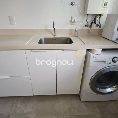 Apartamento com 129m², 3 quartos (sendo 2 suítes), 2 garagens, no bairro Beira Mar Norte em Florianópolis