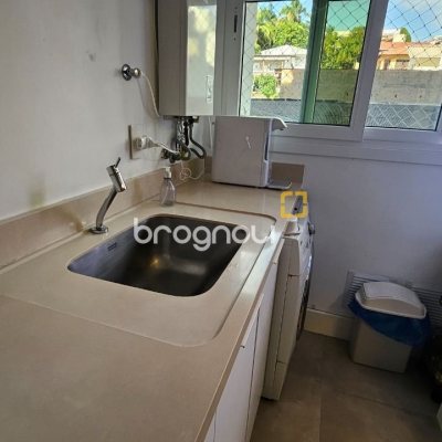 Apartamento com 129m², 3 quartos (sendo 2 suítes), 2 garagens, no bairro Beira Mar Norte em Florianópolis
