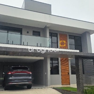 Casa com 175m², 3 quartos (sendo 3 suítes), 2 garagens, no bairro Carianos em Florianópolis