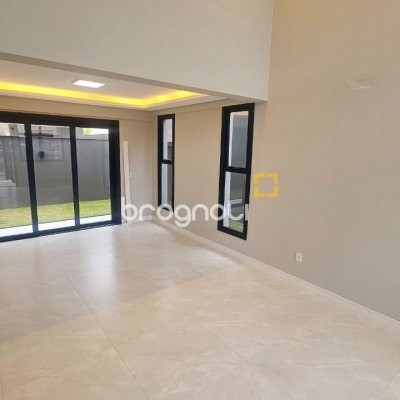 Casa com 175m², 3 quartos (sendo 3 suítes), 2 garagens, no bairro Carianos em Florianópolis
