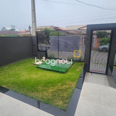 Casa com 175m², 3 quartos (sendo 3 suítes), 2 garagens, no bairro Carianos em Florianópolis