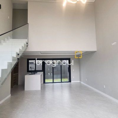 Casa com 195m², 3 quartos (sendo 3 suítes), 2 garagens, no bairro Carianos em Florianópolis