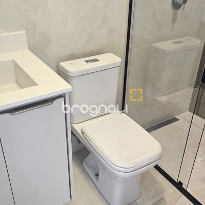 Casa com 195m², 3 quartos (sendo 3 suítes), 2 garagens, no bairro Carianos em Florianópolis